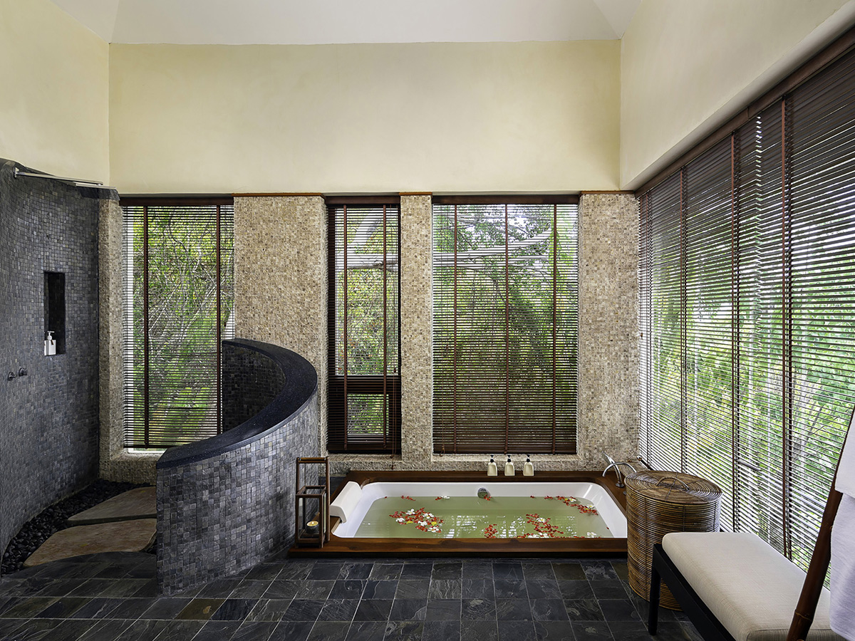 Villa Sila Varee – Remarkable 5 Bedroom Seaview Villa in Laem Set for sale