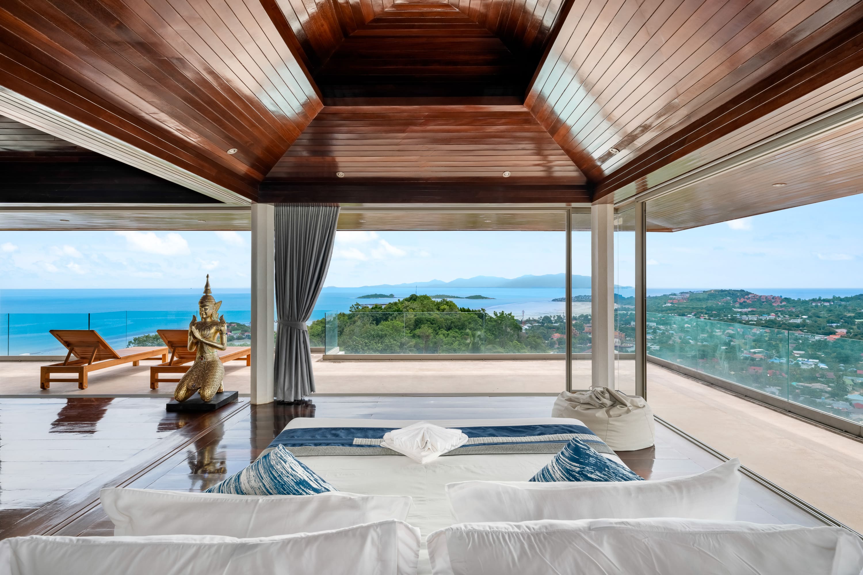 (PRICE REDUCED!) Hilltop Villa with 360-Degree View – 5 Bedroom Villa with Renovation Potential in Plai Laem for Sale