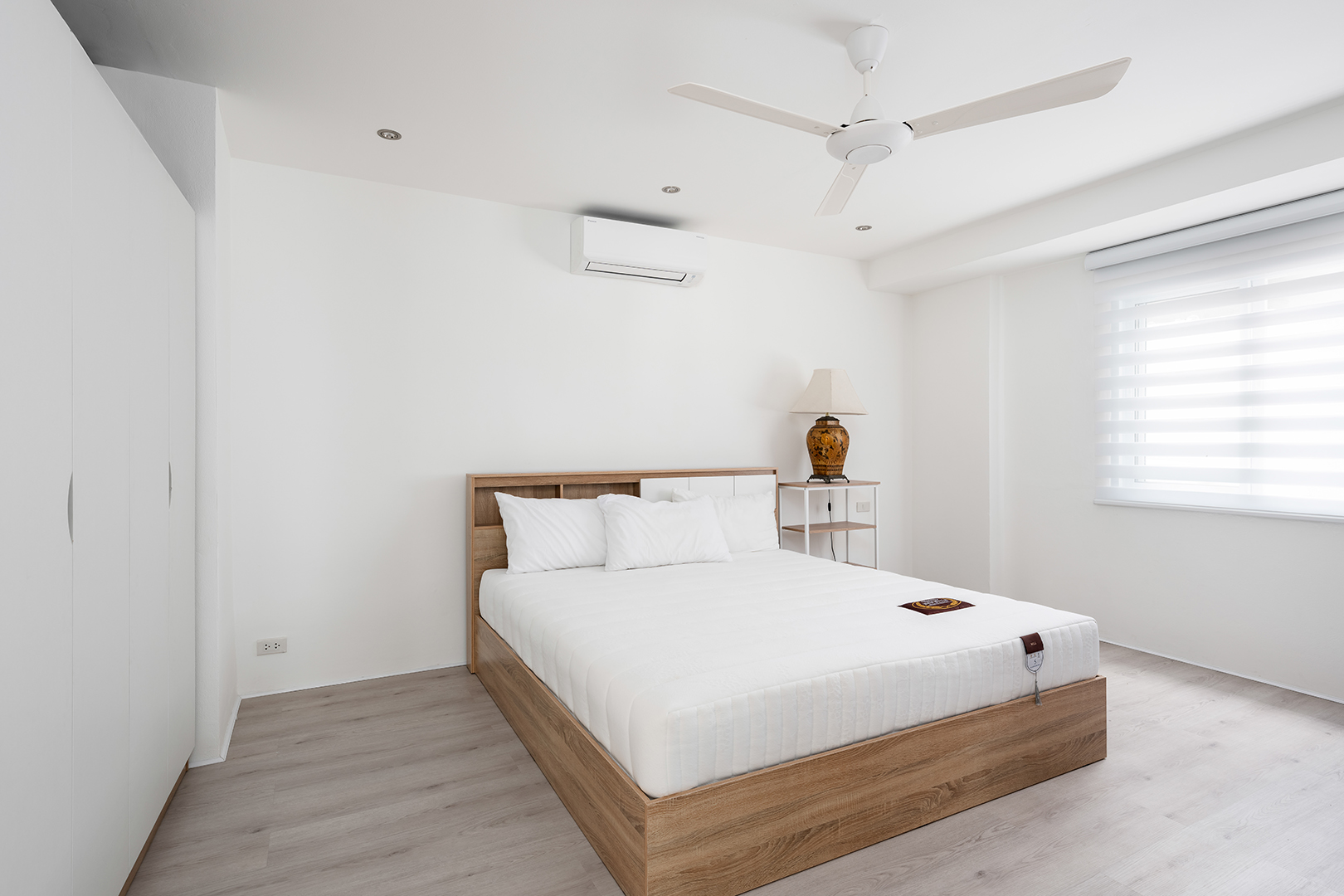 Refurbished 5-Bedroom Garden Pool Villa with Separate Living Spaces in Choengmon For Sale