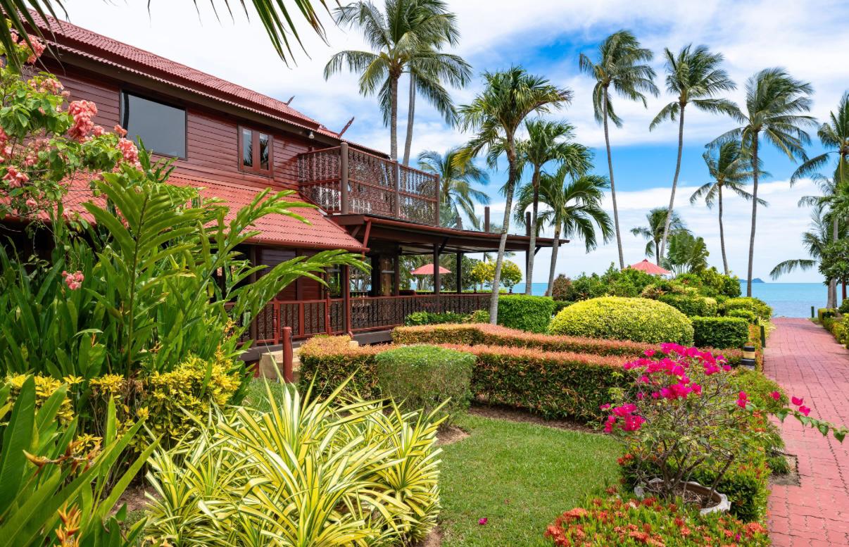 (PRICE REDUCED!) Villa Coconut Paradise – Authentic Teak 4 Bedroom Beachside Villa in Bang Por: Villa Coconut Paradise – Authentic Teak 4 Bedroom Beachside Villa in Bang Por