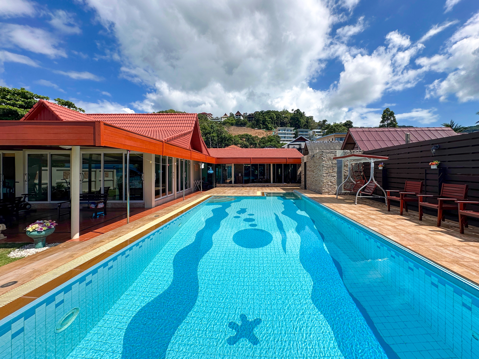 Rare Opportunity 9-Bedroom Beachfront Villa with Redevelopment Potential in Bangpor: Rare Opportunity 9-Bedroom Beachfront Villa with Redevelopment Potential in Bangpor