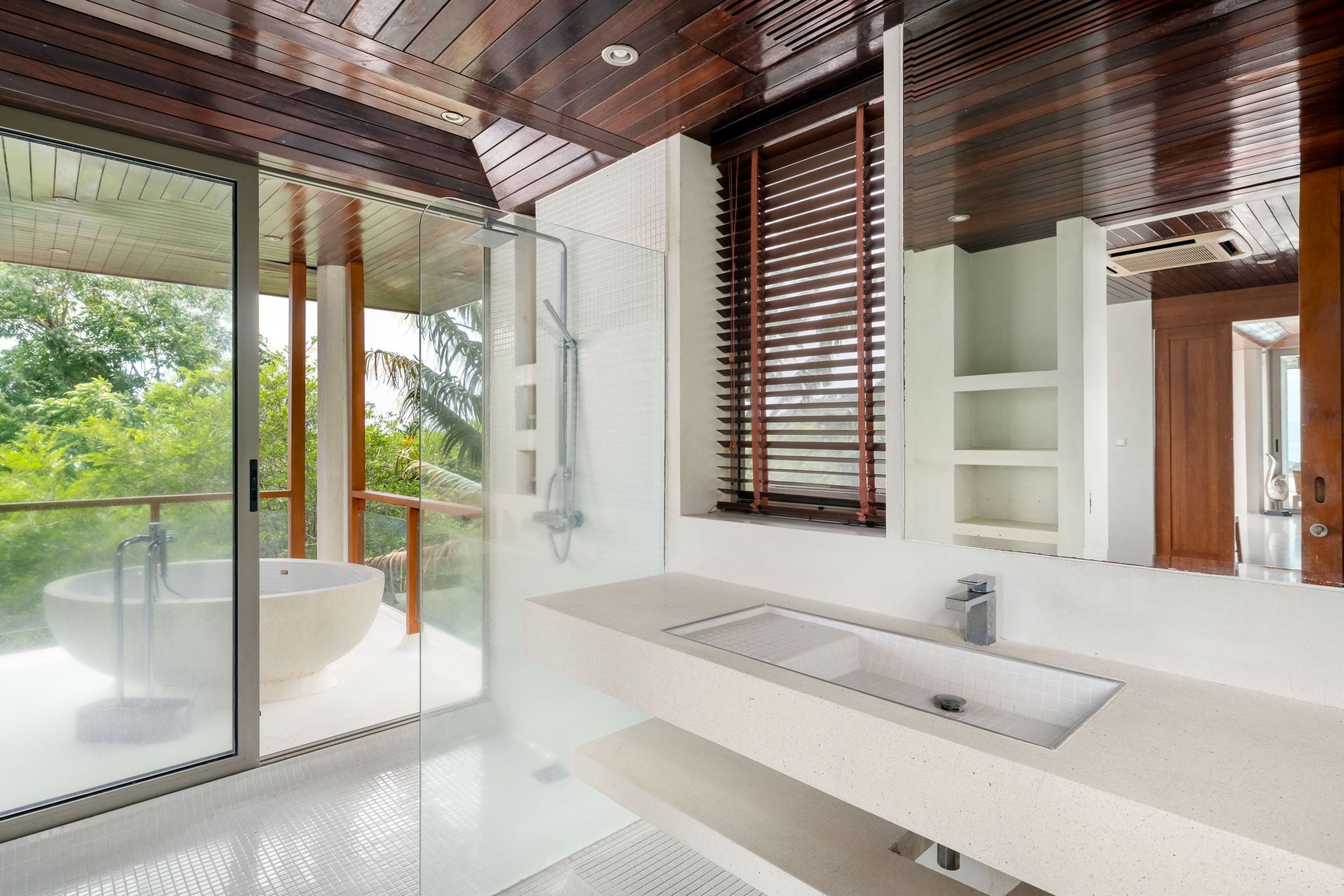 (PRICE REDUCED!) Hilltop Villa with 360-Degree View – 5 Bedroom Villa with Renovation Potential in Plai Laem for Sale