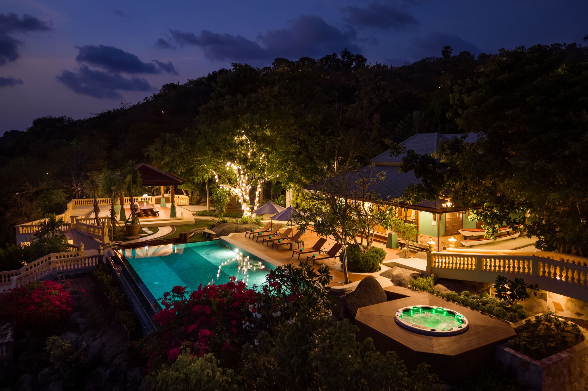 Villa Ladylagoon – Rare 8 Bedroom Beachfront villa in Laem Set for sale