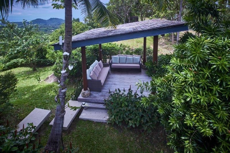 Architecturally Stunning Villa with Spectacular Ocean and Mountain View