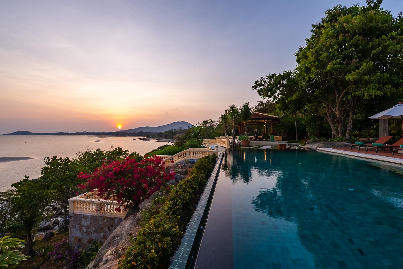 Villa Ladylagoon – Rare 8 Bedroom Beachfront villa in Laem Set for sale