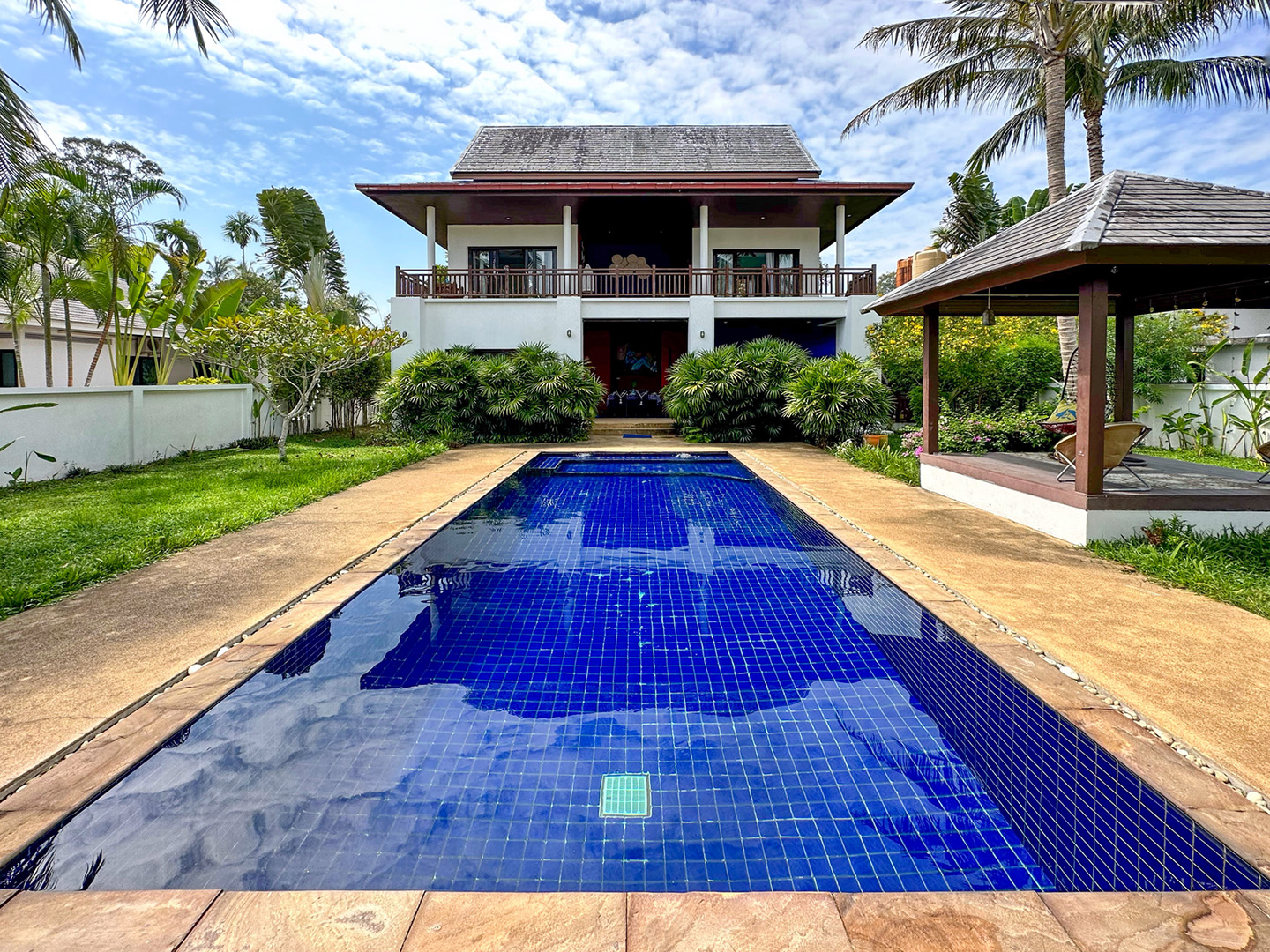 Comfortable 3 Bedroom Garden Pool Villa with 800 sqm land in Maenam for sale