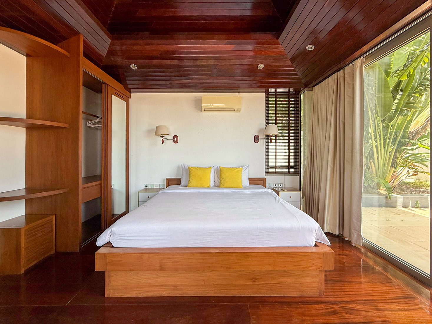 Villa Daniela - Charming 3+1 Bedroom Seaview Villa in Plai Laem for sale