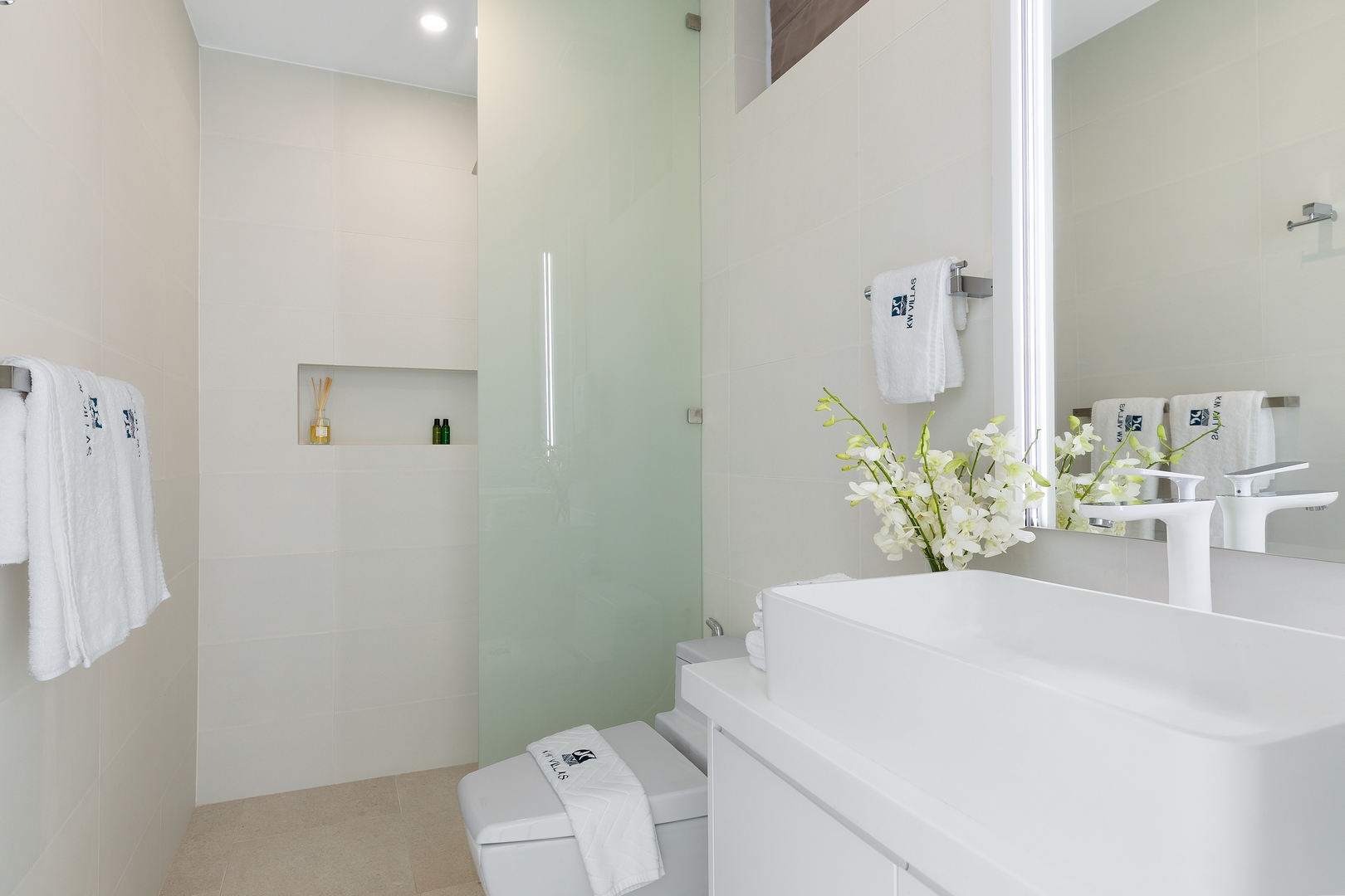 KW Villa – Luxurious 5 Bedroom Seaview Pool Villa in Bangpor for sale