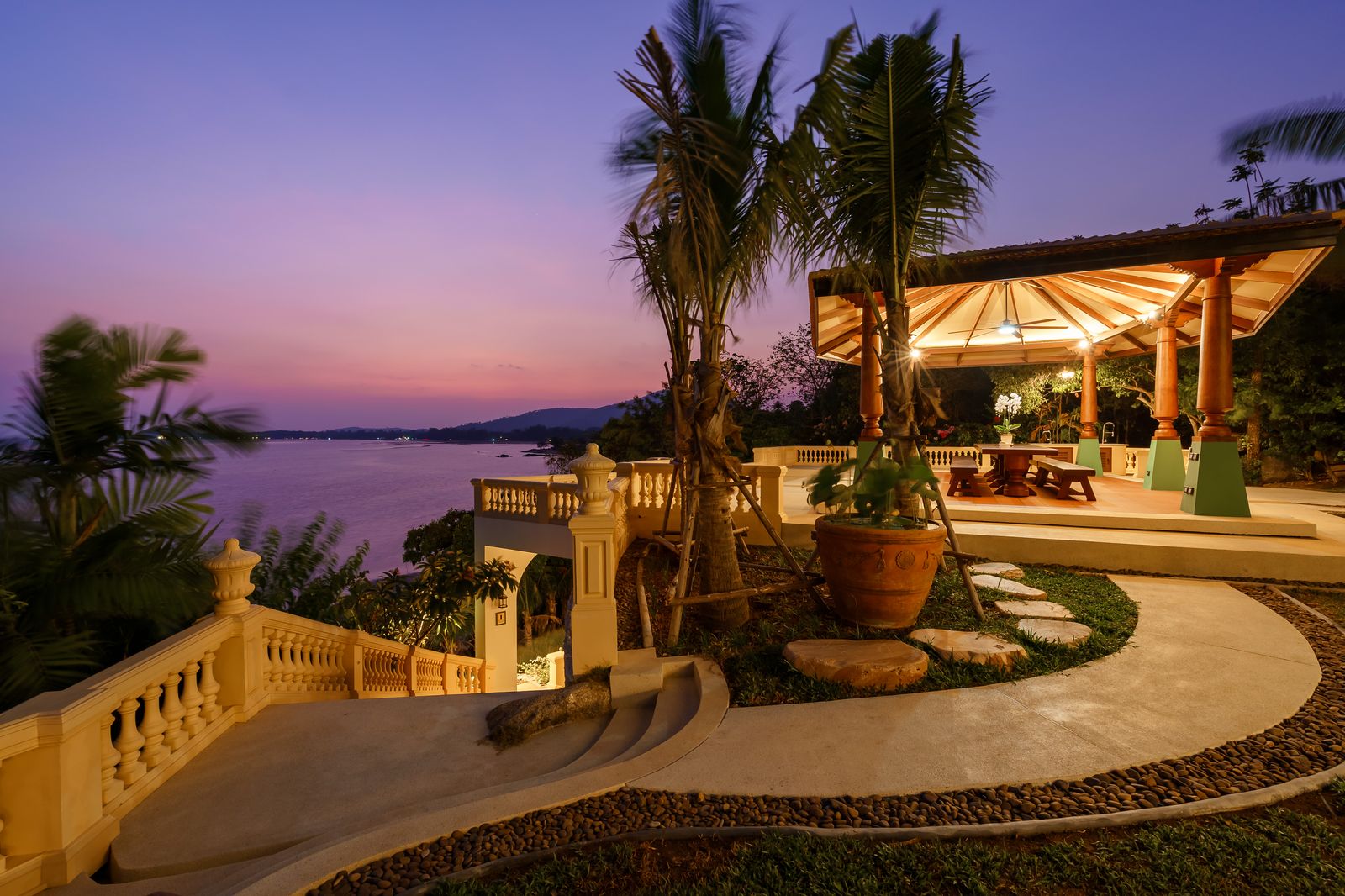 Villa Ladylagoon – Rare 8 Bedroom Beachfront villa in Laem Set for sale