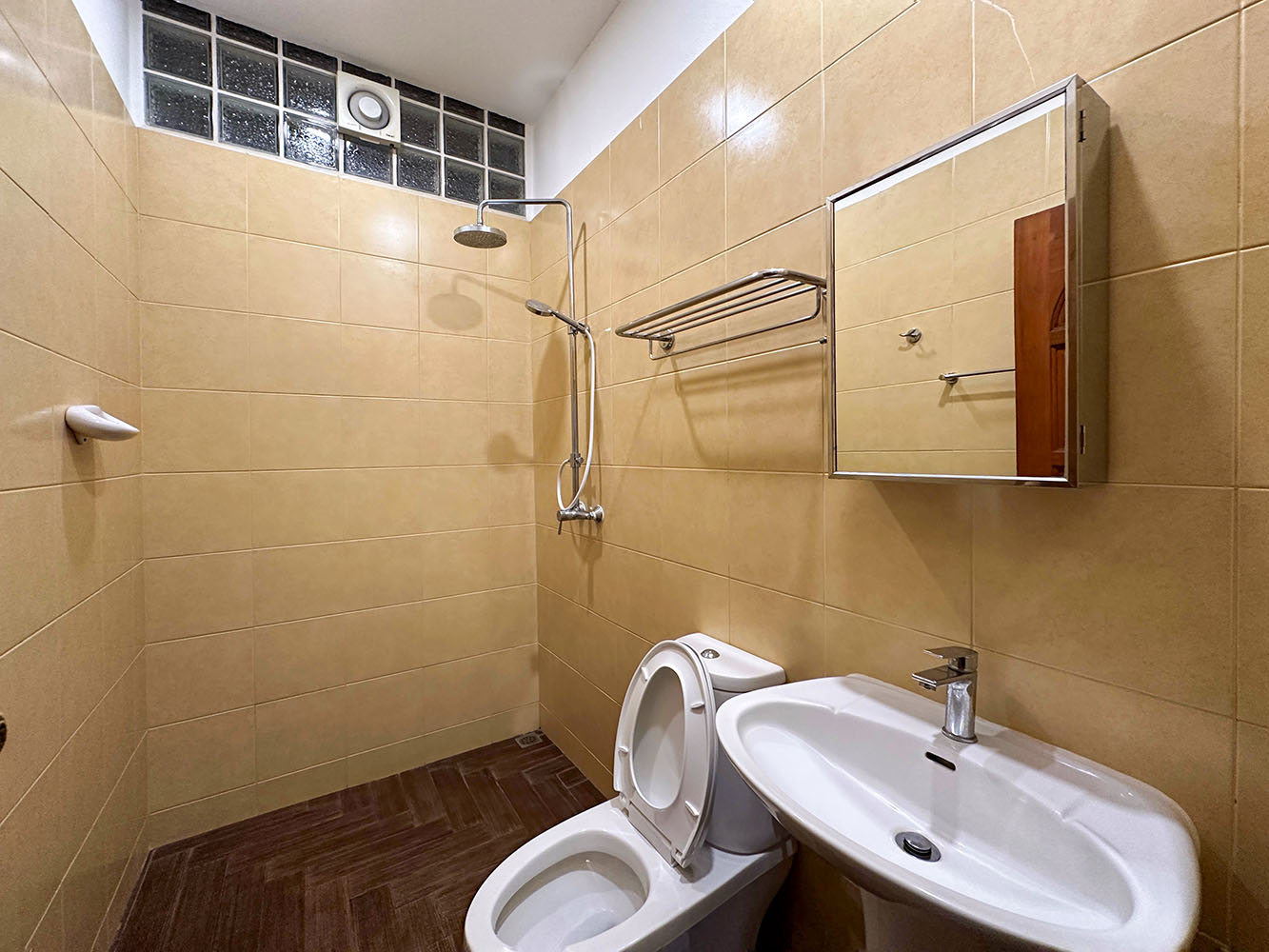 (PRICE REDUCED!) Rare Opportunity 9-Bedroom Beachfront Villa with Redevelopment Potential in Bangpor