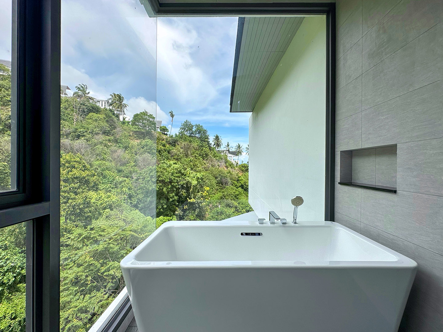 Verano Residence - Quality 4+1 Bedroom Seaview Pool Villa in Chaweng Noi for Sale