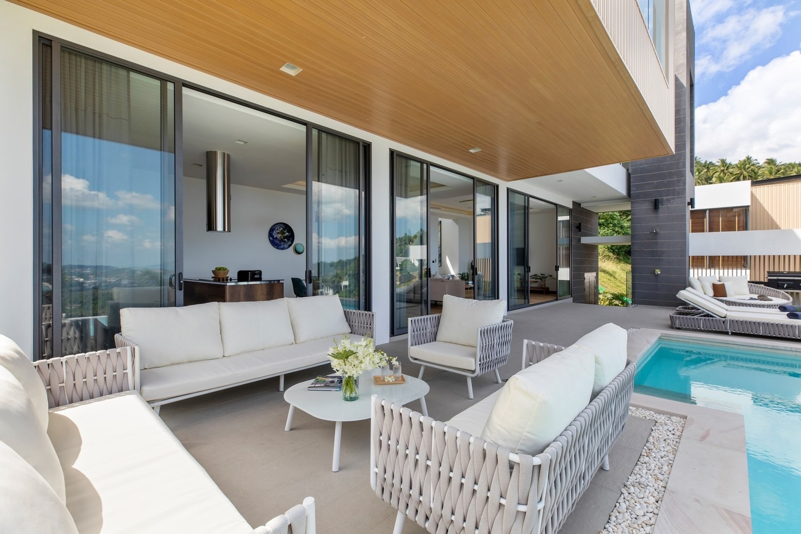 Verano Residence – 3 Bedroom Seaview Pool Villa in Chaweng Noi for sale