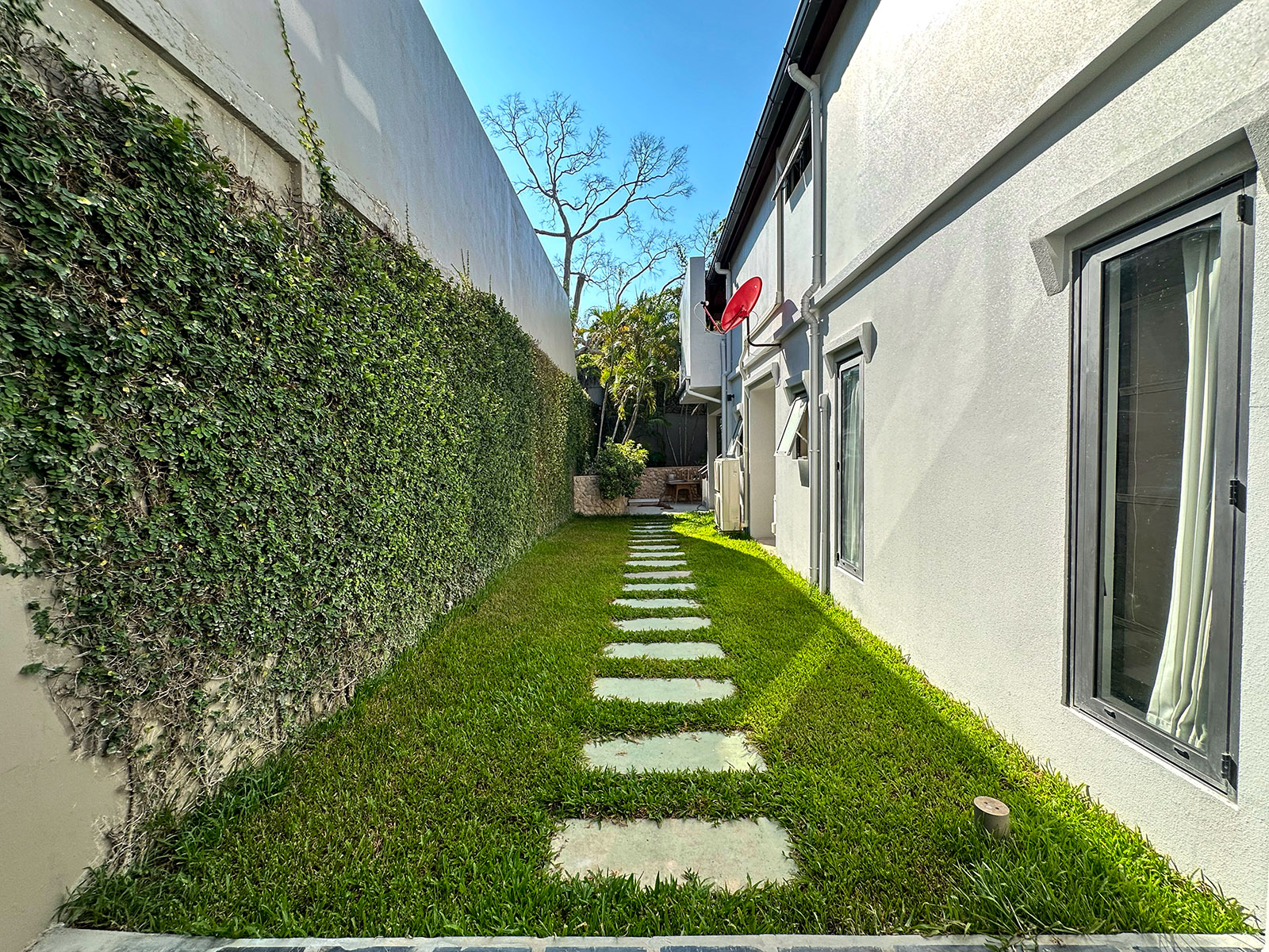 (PRICE REDUCED!) Contemporary 4 Bedroom Seaview Villa in Plai Laem for sale