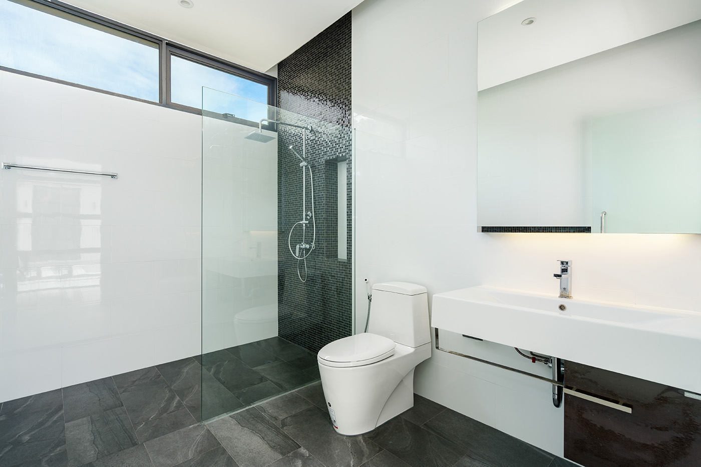 Brand-New 4 Bedroom Seaview Pool Villa in Bang Por for sale