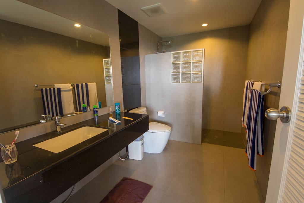 The Bay Seaview Condominium in Plai Laem for sale