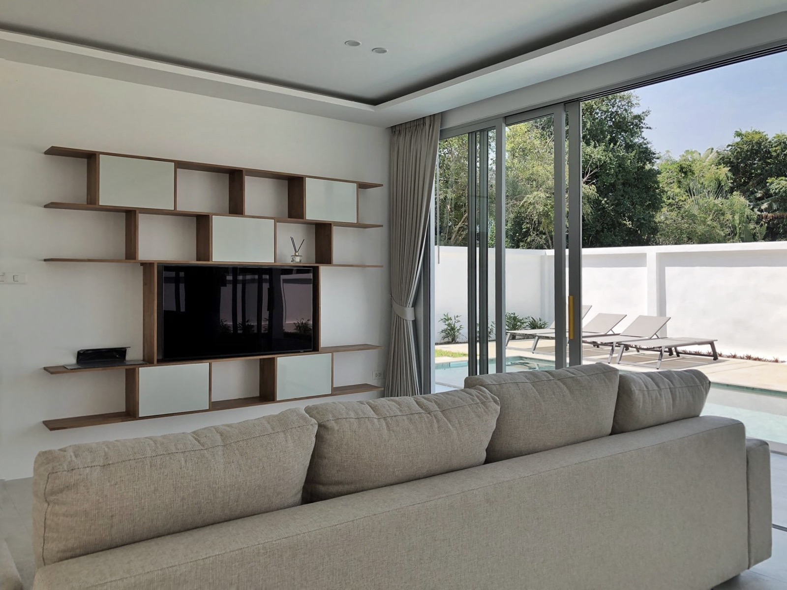 Coco Tropical Plalarn - Beach-Access Modern 3 Bedroom Garden Pool Villa in Maenam for Sale