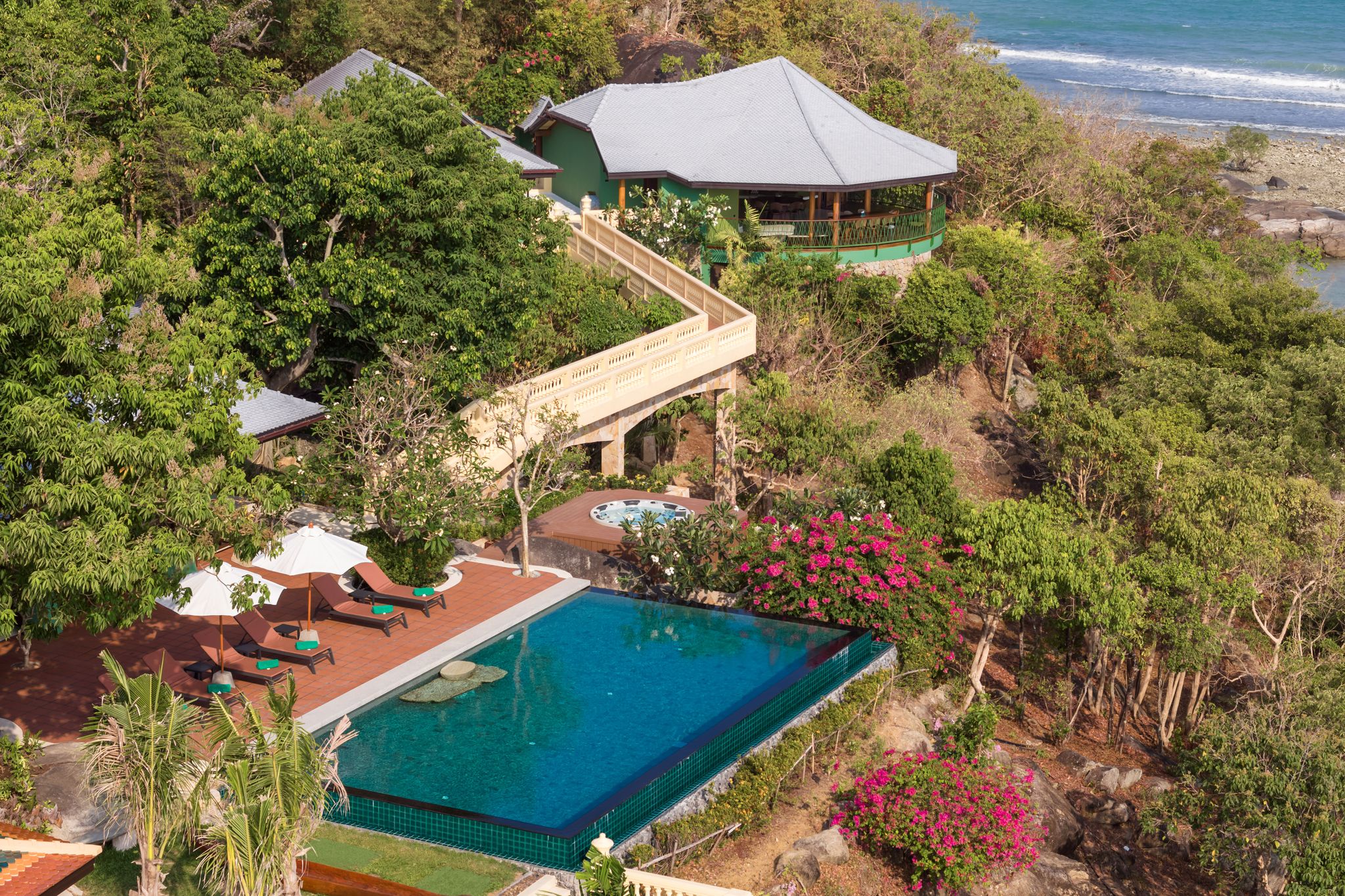 Villa Ladylagoon – Rare 8 Bedroom Beachfront villa in Laem Set for sale