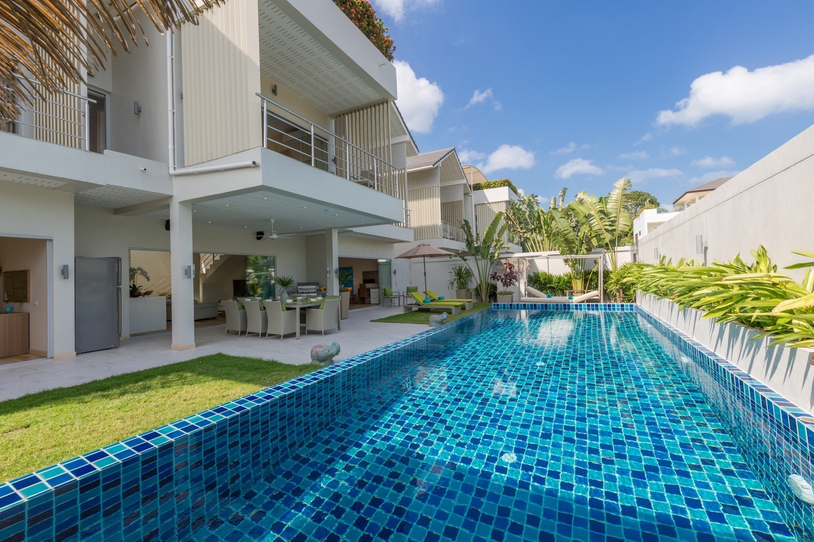 Villa Mojito – Beachside 5 Bedroom Pool Villa in Ban Tai for sale