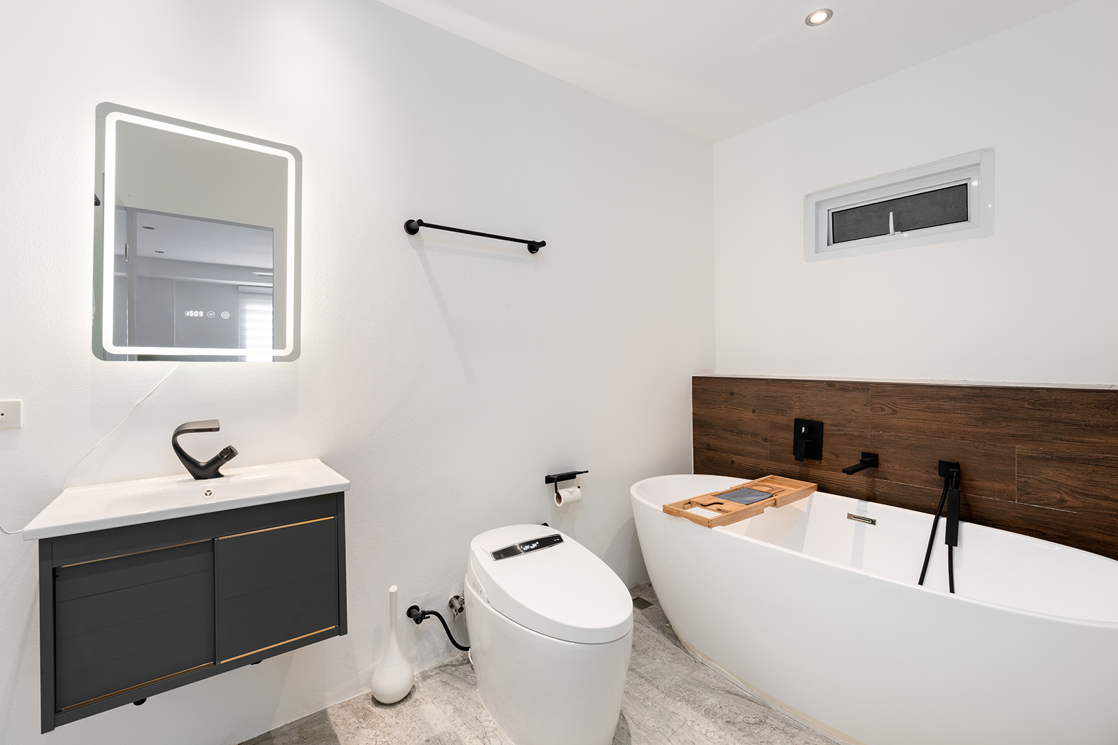 Refurbished 5-Bedroom Garden Pool Villa with Separate Living Spaces in Choengmon For Sale