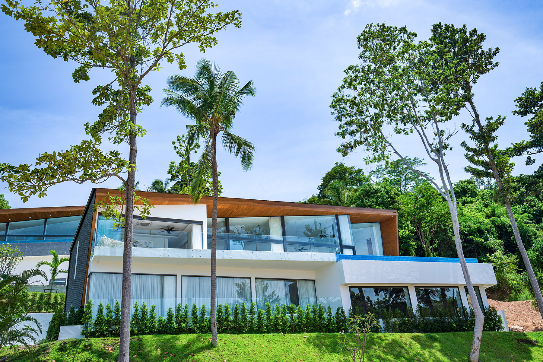 Azur Samui – Attractive 5 Bedroom Seaview Pool Villa in Maenam for sale