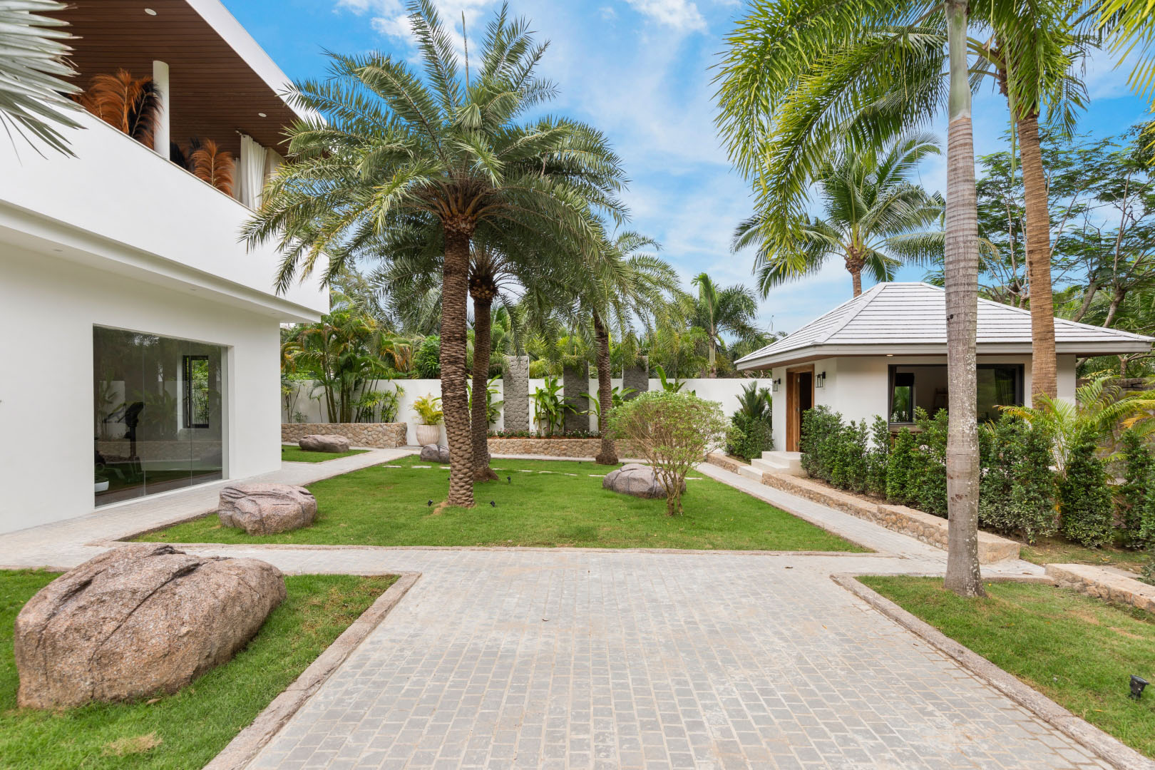Villa Riverside – Luxury 5 Bedroom Balinese Tropical Retreat in Maenam for sale: Villa Riverside – Luxury 5 Bedroom Balinese Tropical Retreat in Maenam for sale