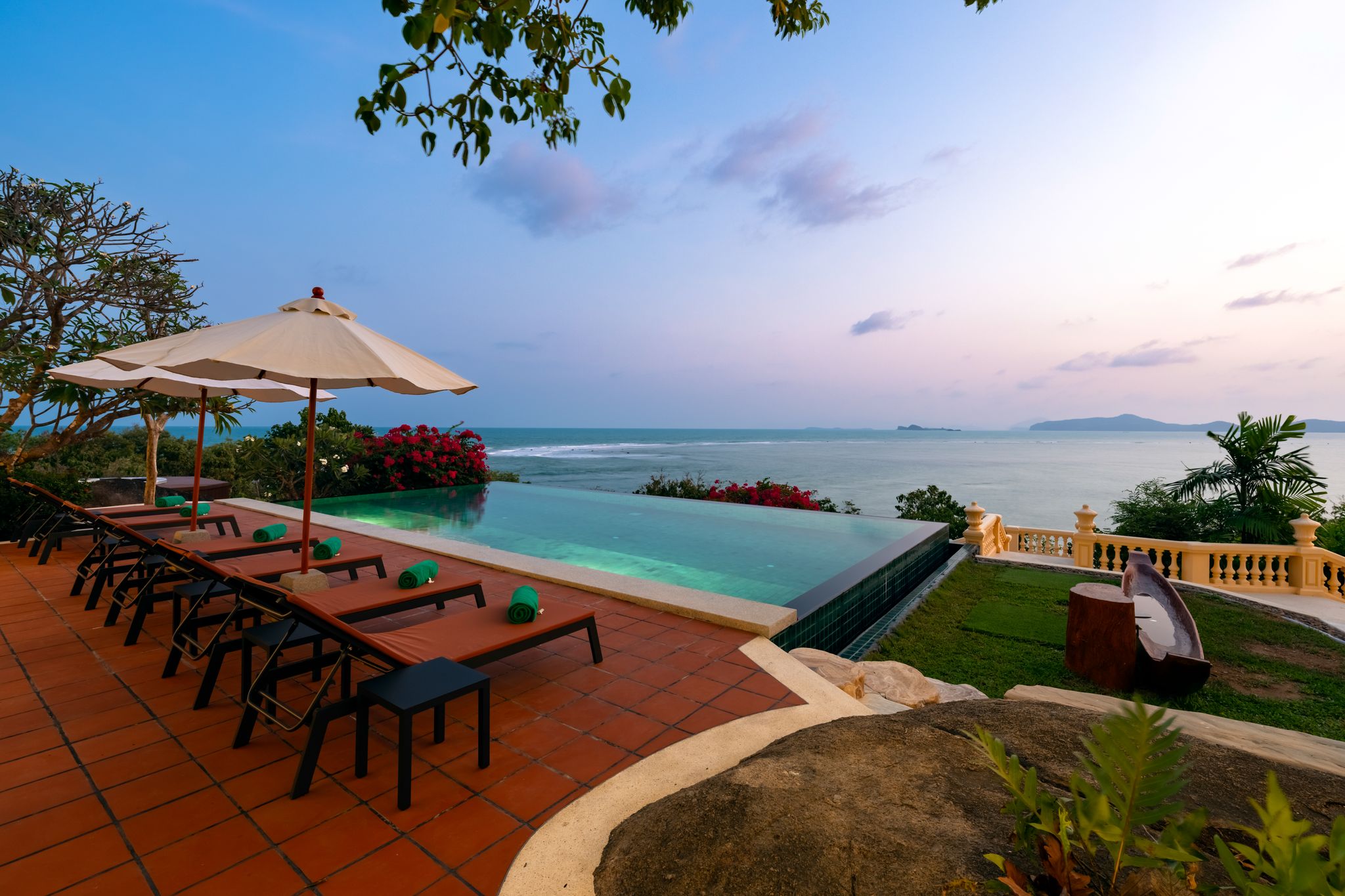 Villa Ladylagoon – Rare 8 Bedroom Beachfront villa in Laem Set for sale