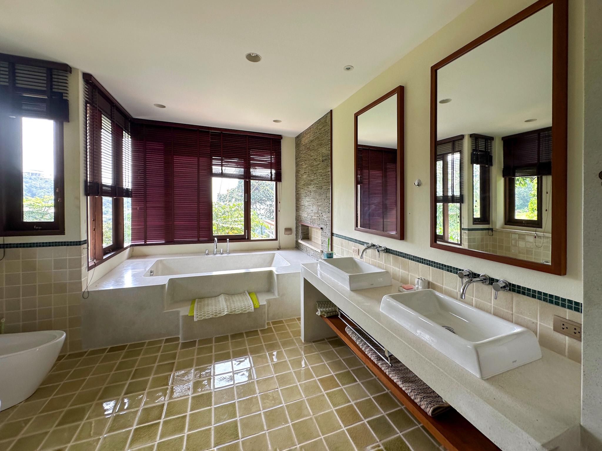 Multi-Building 8+1 Bedroom Seaview Pool Villa with Large Garden in Bang Makham for sale