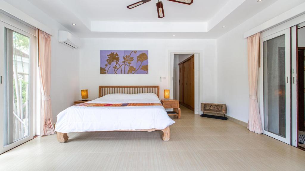 Tropical 4-bedroom Beachside villa with Rooftop Terrace in Hua Thanon for sale