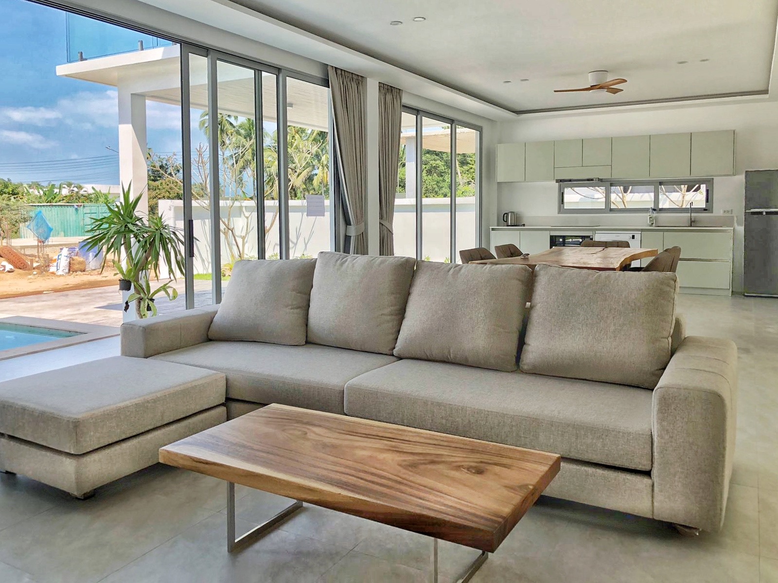 Coco Tropical Plalarn - Beach-Access Modern 3 Bedroom Garden Pool Villa in Maenam for Sale