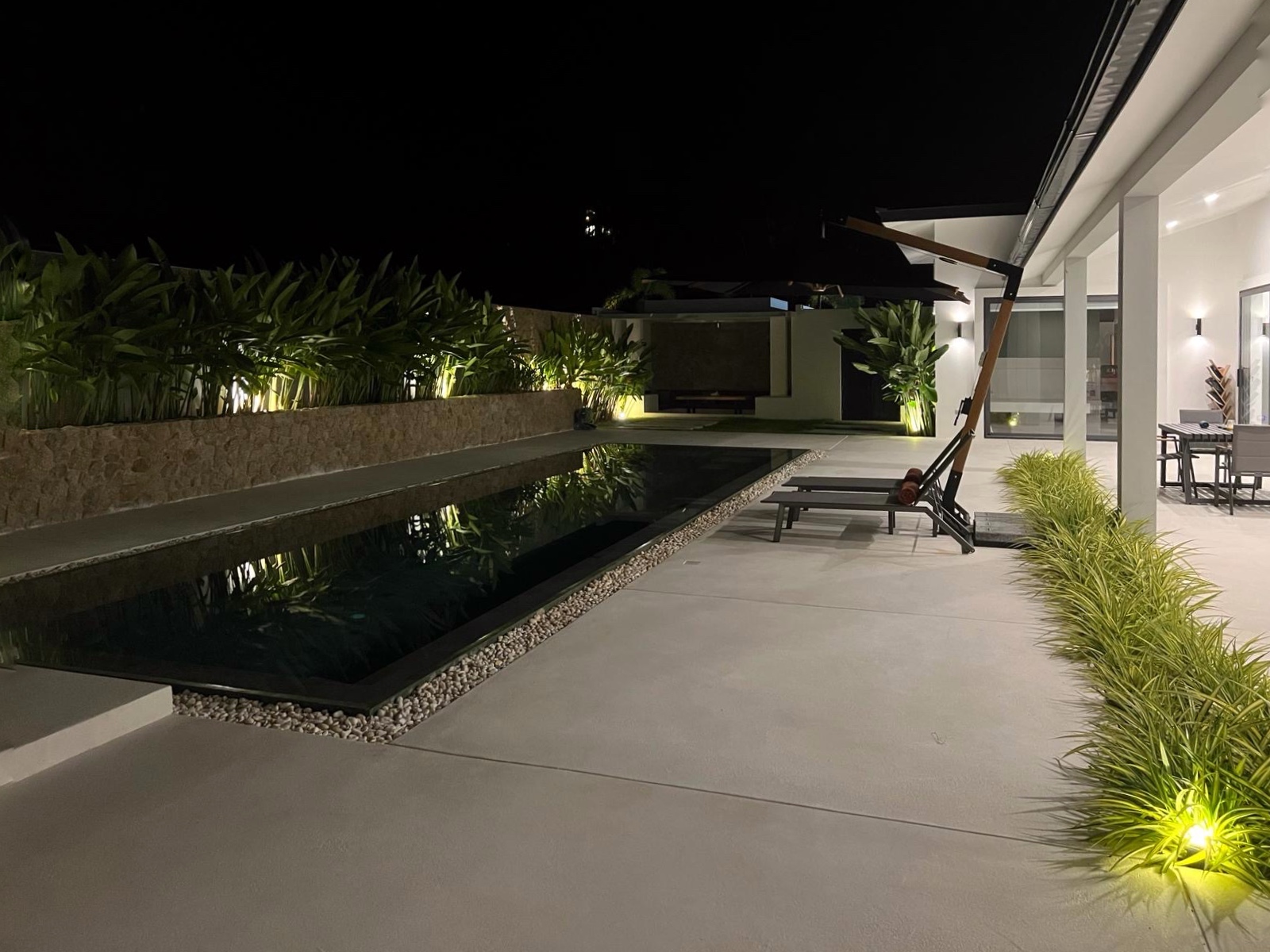 Tropical Balinese 4 Bedroom Garden Pool Villa in Maenam for Sale