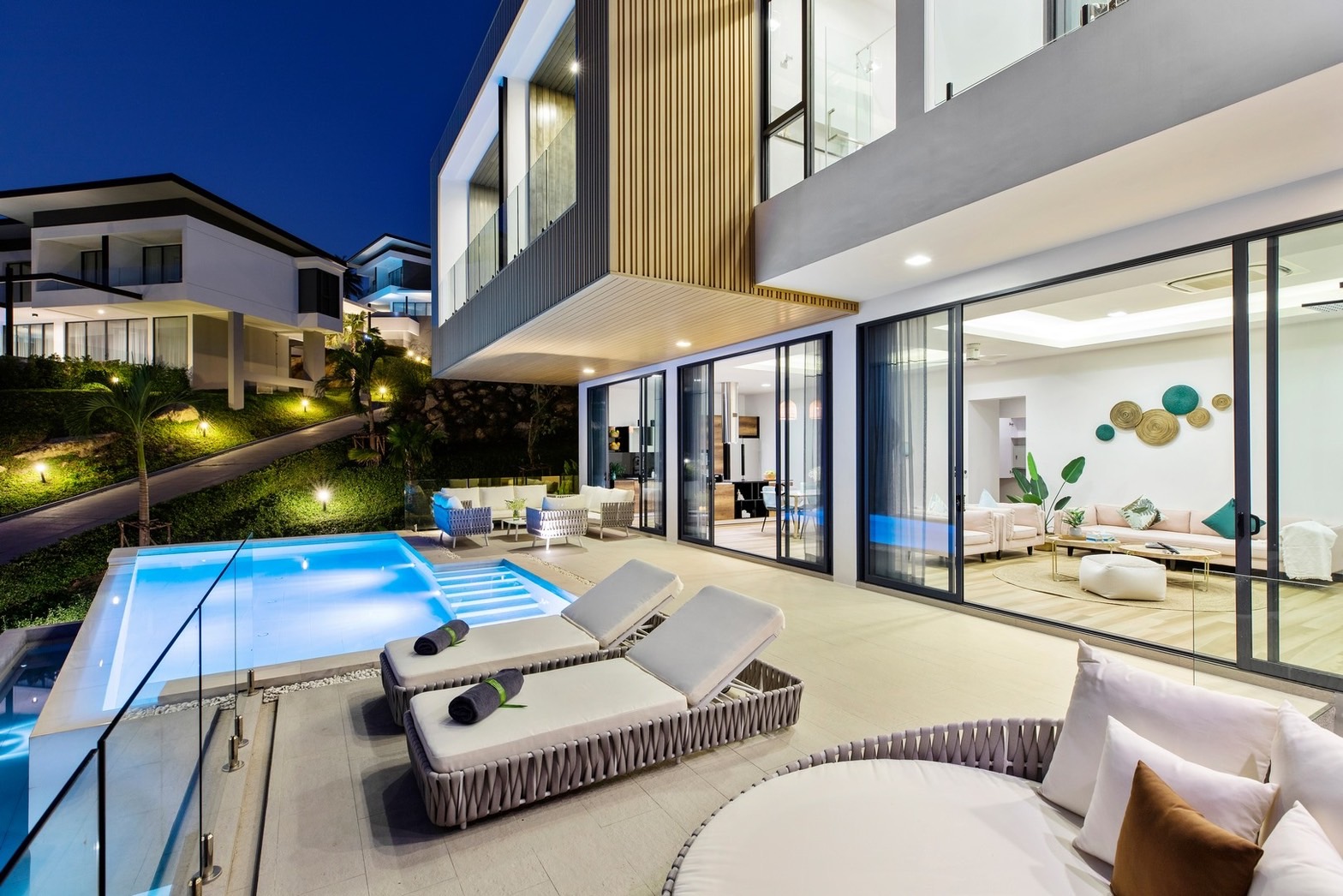 Verano Residence – 3 Bedroom Seaview Pool Villa in Chaweng Noi for sale