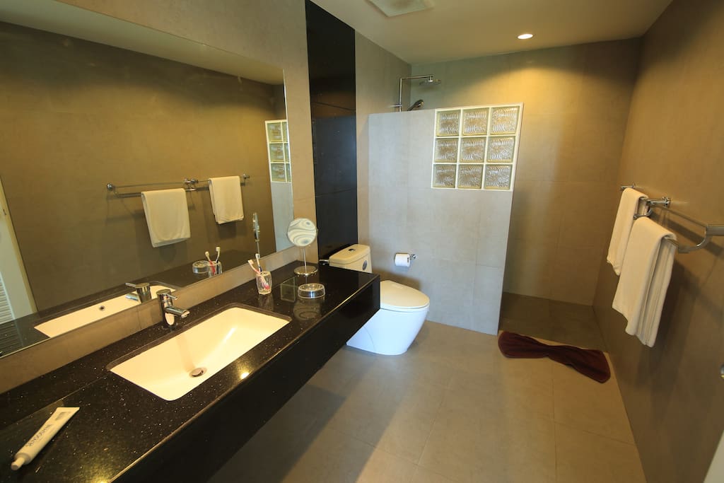 The Bay Seaview Condominium in Plai Laem for sale
