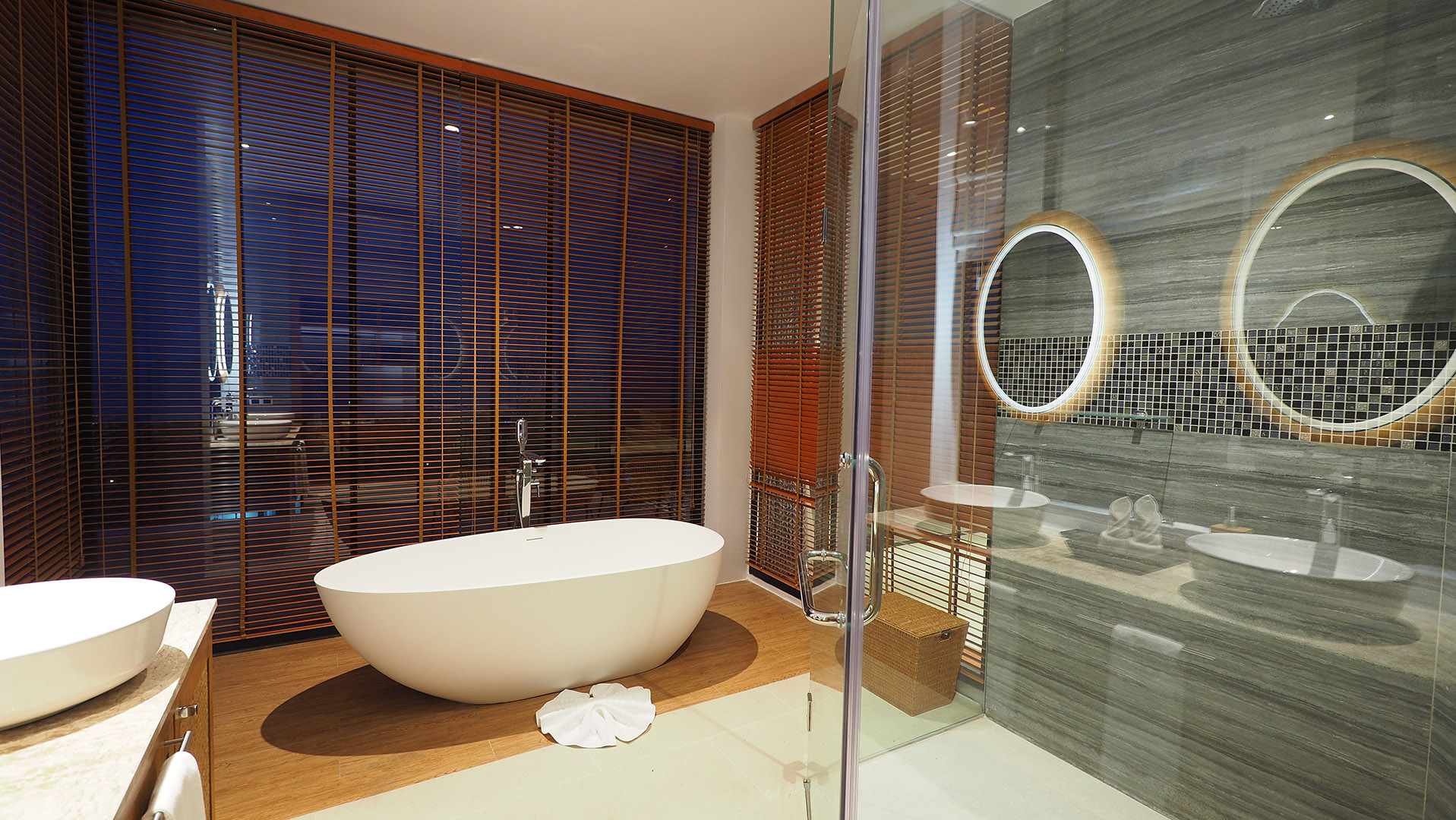 (PRICE REDUCED!) Darika Residence B3 - Grandeur 4 Bedroom Seaview Pool Villa in Bang Por for sale