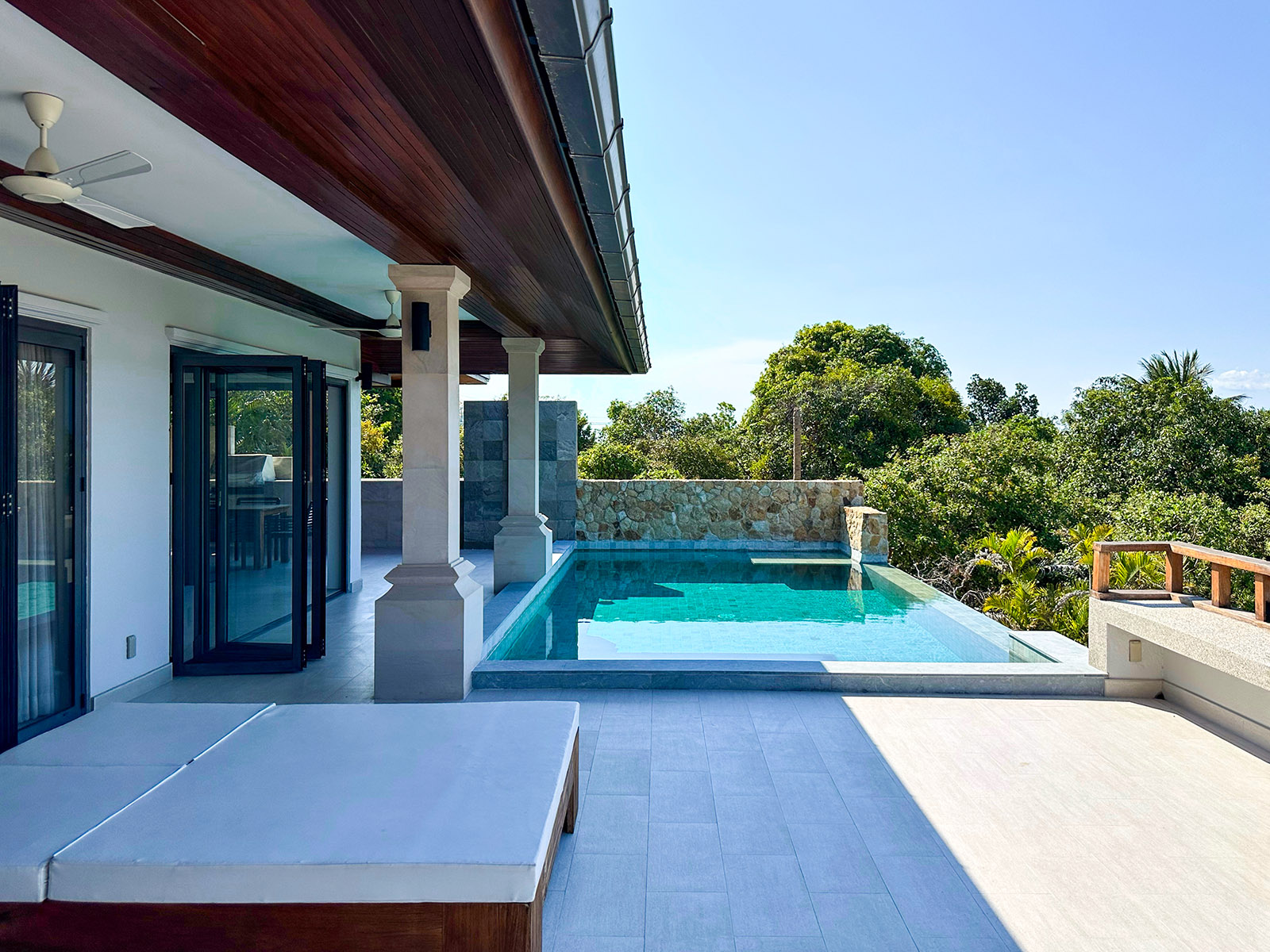 (PRICE REDUCED!) Contemporary 4 Bedroom Seaview Villa in Plai Laem for sale