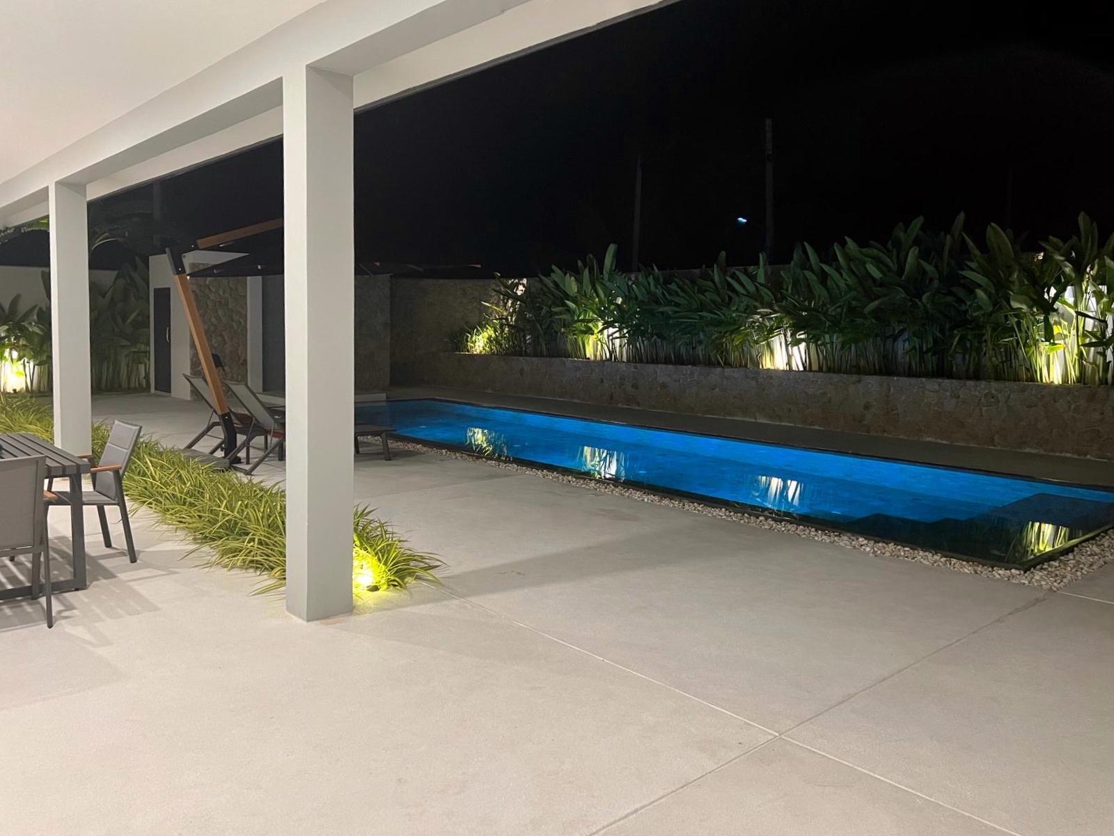 Tropical Balinese 4 Bedroom Garden Pool Villa in Maenam for Sale
