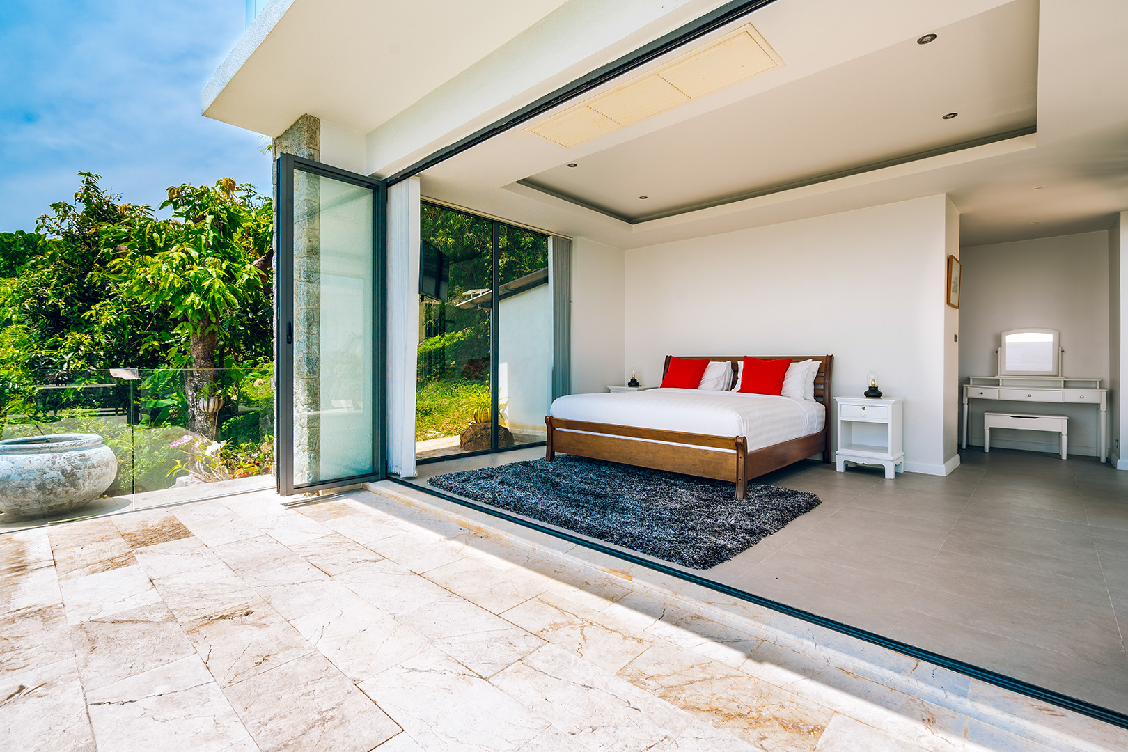 The Peak – Cliffside 5 Bedroom 6 Bathroom Seaview Villa in Bangpor for sale