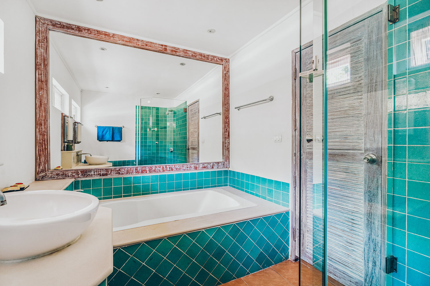 Tongson Beachfront Villa – 3 Bedroom Beachfront Villa in Tongson Bay for Sale