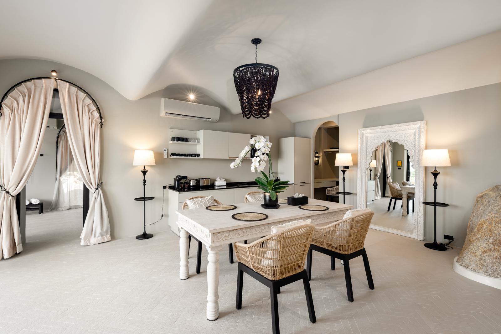 Villa Ladylagoon – Rare 8 Bedroom Beachfront villa in Laem Set for sale