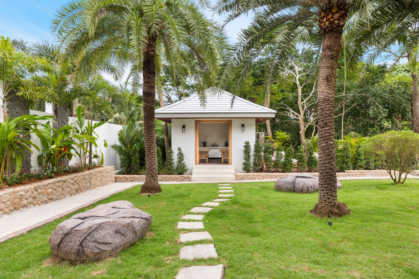 Villa Riverside – Luxury 5 Bedroom Balinese Tropical Retreat in Maenam for sale: Villa Riverside – Luxury 5 Bedroom Balinese Tropical Retreat in Maenam for sale