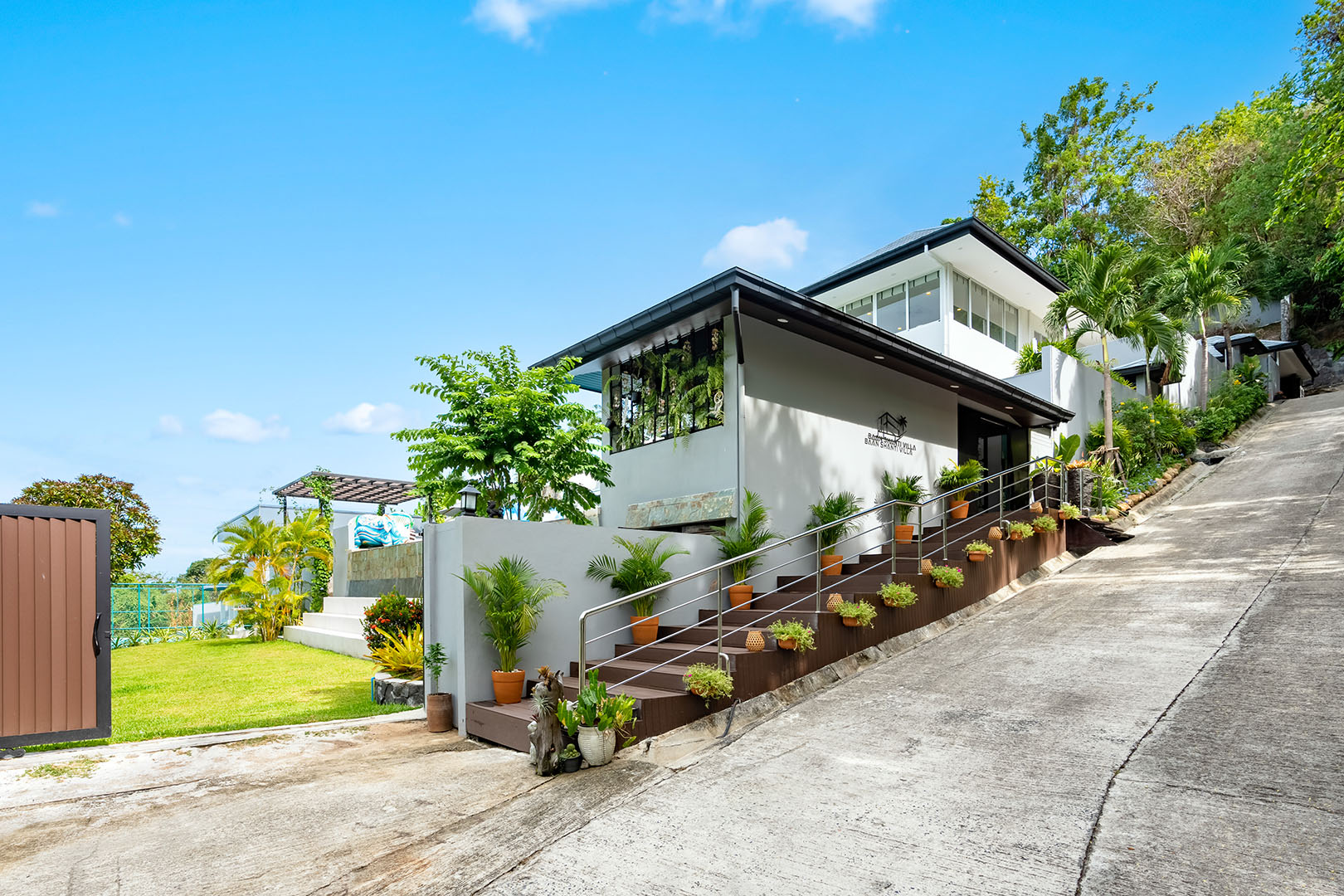 Substantial 9 Bedroom Seaview Pool Villa in Bang Makham for sale