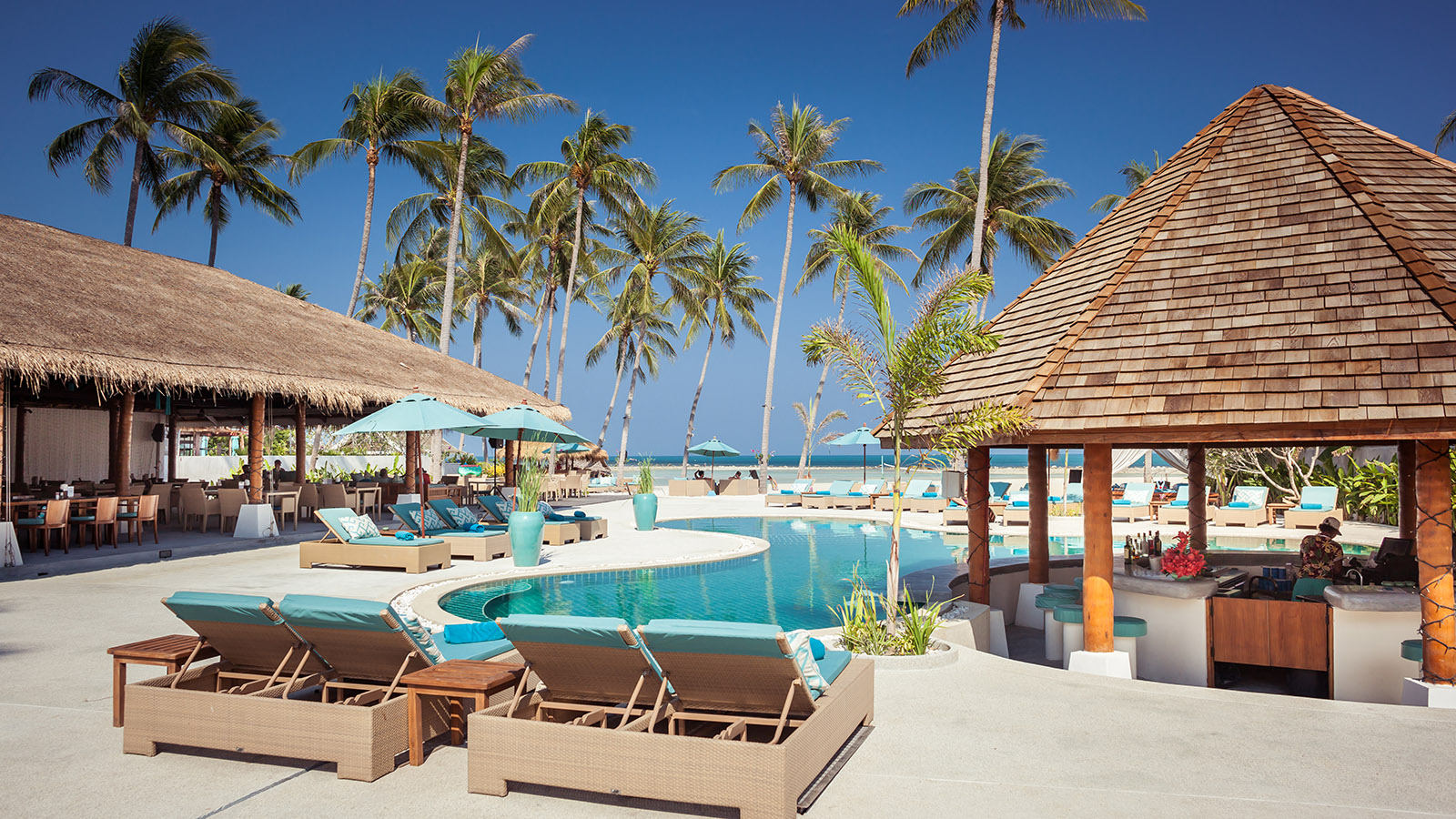 Tropical 4-bedroom Beachside villa with Rooftop Terrace in Hua Thanon for sale