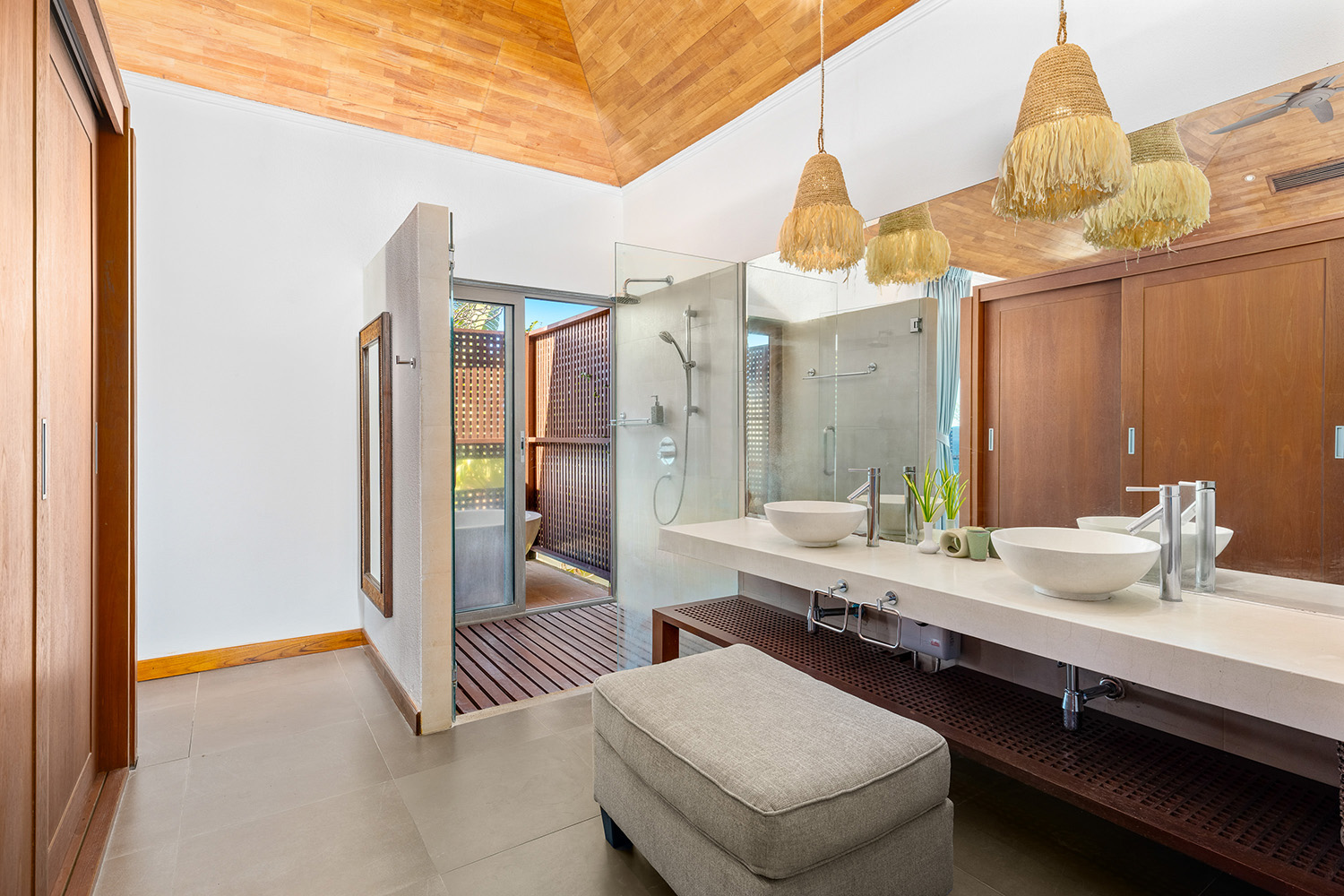 Baan Faa Sai – Renovated 5 Bedroom Seaview Pool Villa in Bangpor for Sale