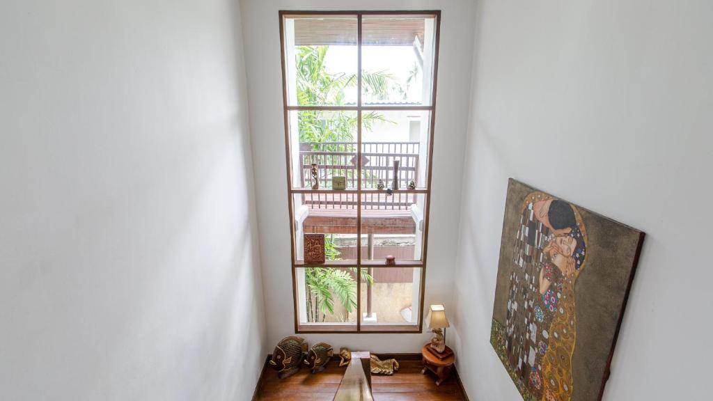 Tropical 4-bedroom Beachside villa with Rooftop Terrace in Hua Thanon for sale
