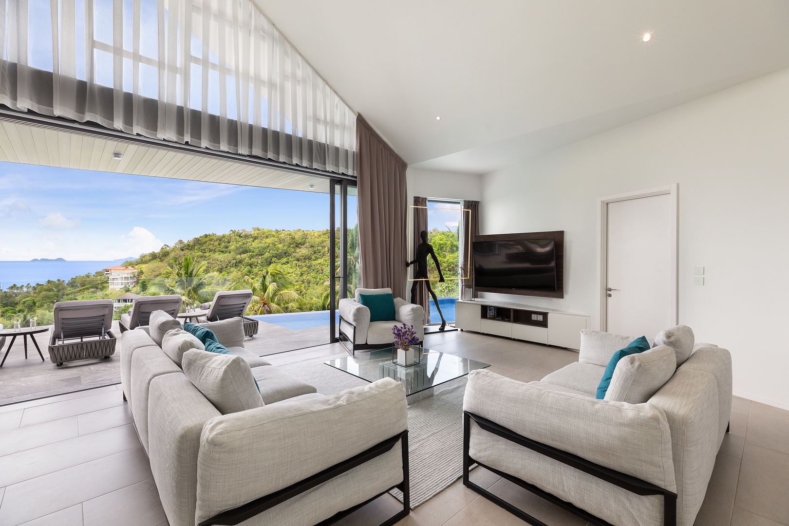KW Villa – Luxurious 5 Bedroom Seaview Pool Villa in Bangpor for sale