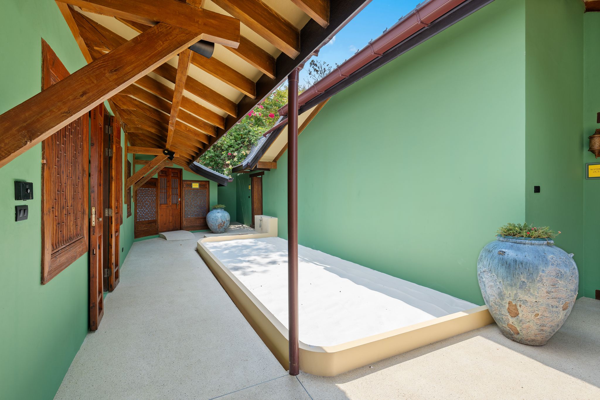 Villa Ladylagoon – Rare 8 Bedroom Beachfront villa in Laem Set for sale