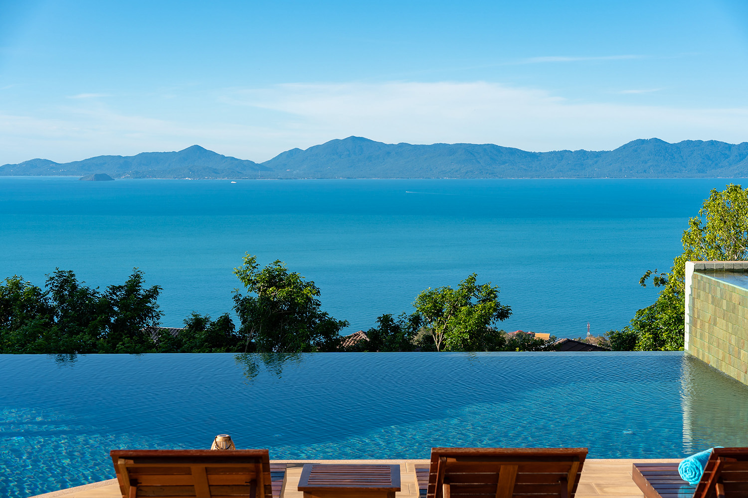 Baan Faa Sai – Renovated 5 Bedroom Seaview Pool Villa in Bangpor for Sale