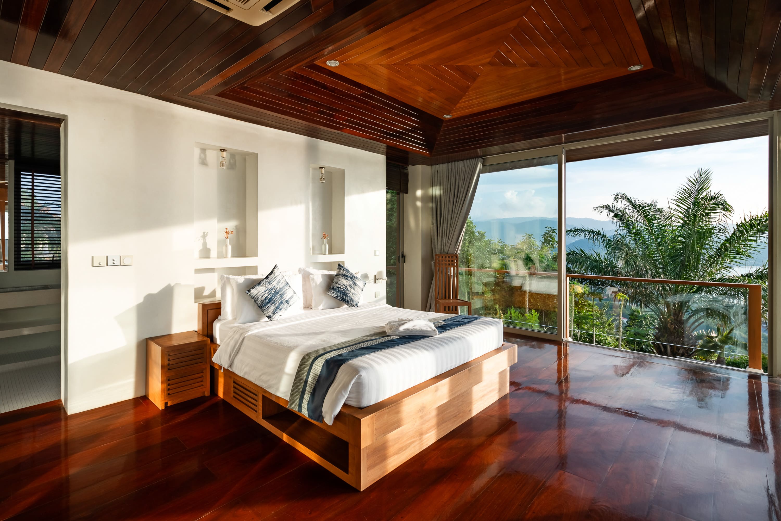 (PRICE REDUCED!) Hilltop Villa with 360-Degree View – 5 Bedroom Villa with Renovation Potential in Plai Laem for Sale