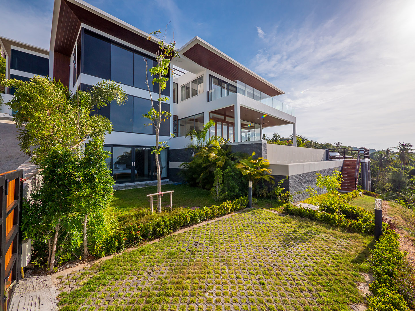 (PRICE REDUCED!) Darika Residence B5 - Dazzling 4 Bedroom Seaview Pool Villa in Bang Por for sale