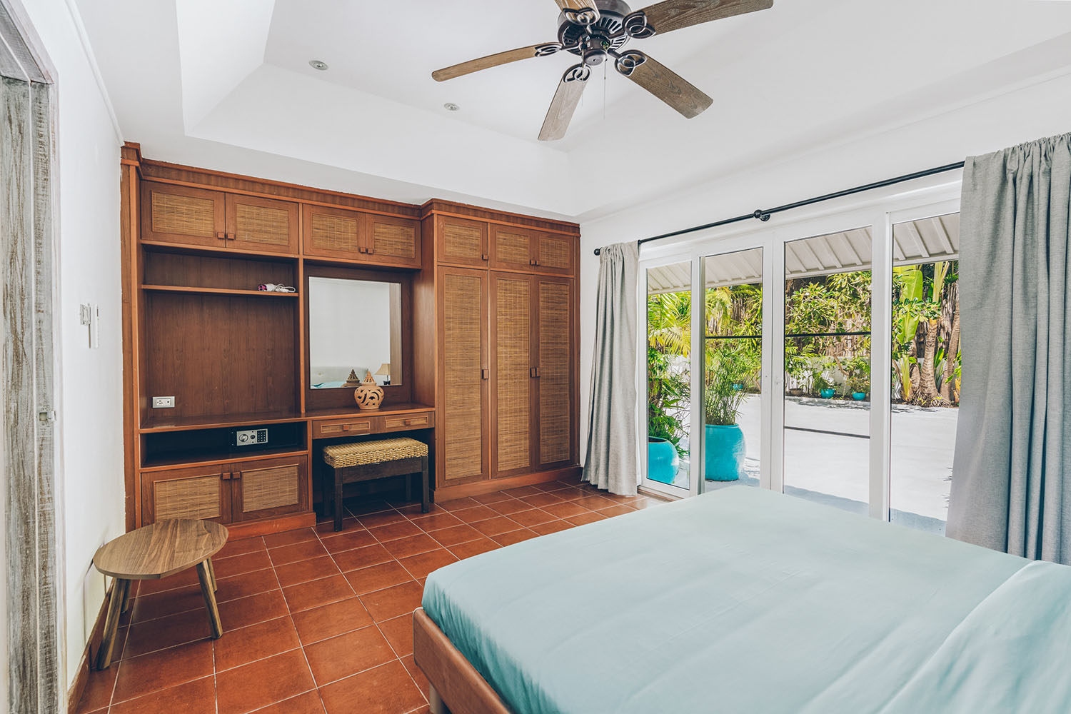 Tongson Beachfront Villa – 3 Bedroom Beachfront Villa in Tongson Bay for Sale