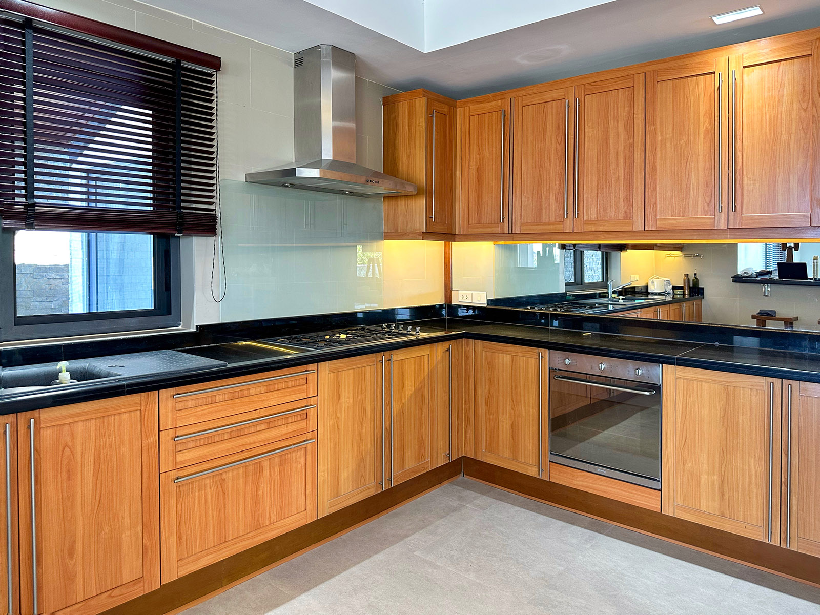 (PRICE REDUCED!) Contemporary 4 Bedroom Seaview Villa in Plai Laem for sale